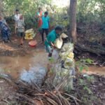 शिरवल सुतारवाडी येथे वनराई बंधारा बांधणे